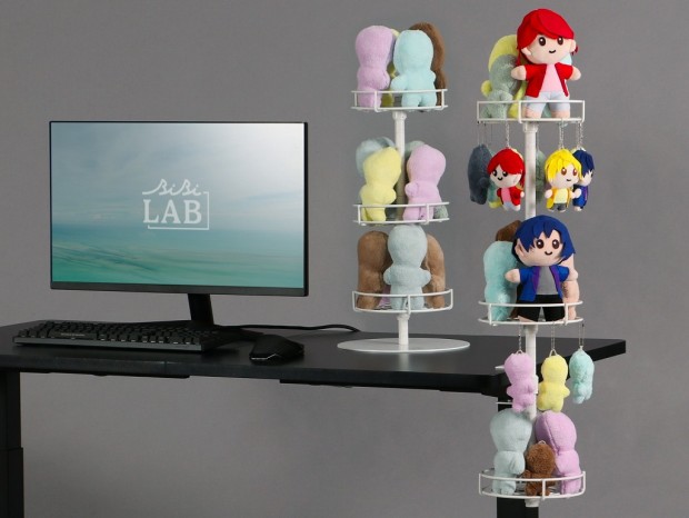 ゲーミングデスクが“推しぬいの祭壇”になる、クランプ固定の「ぬいタワー デスクタイプ」が発売