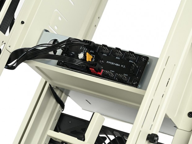 SilverStone「FLP03」