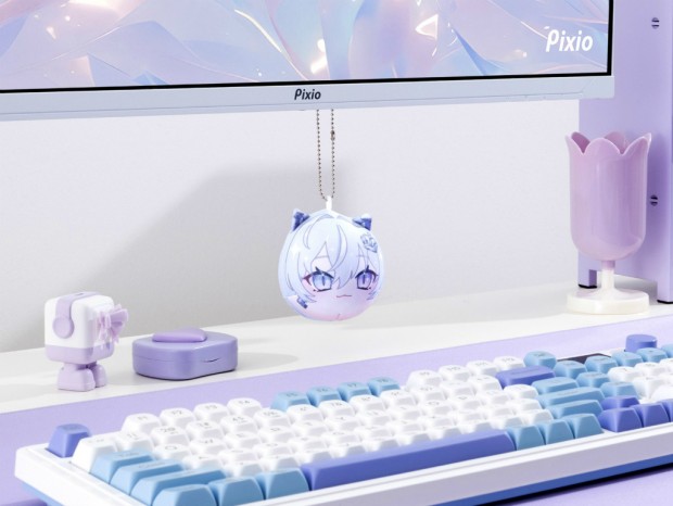 ディスプレイ下を“推し活空間”に。HDMIポートにぶら下げるコネクタストラップ発売