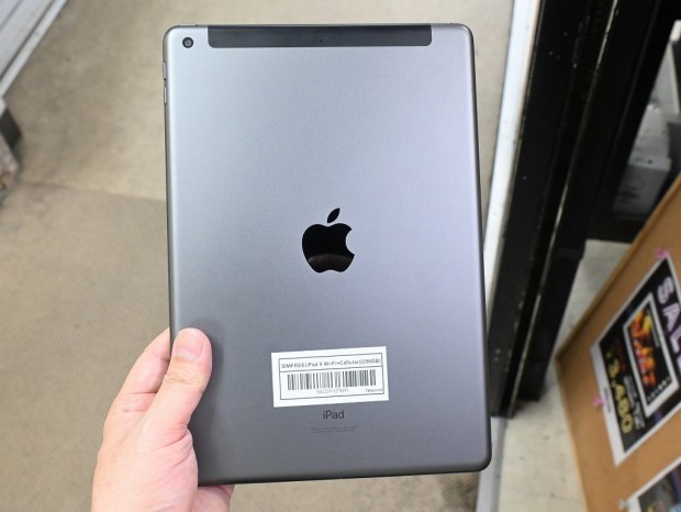 お買い得中古品情報) 「iPad(第9世代)」のセルラー版256GBがまとまって