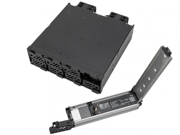 SilverStone、5.25インチベイに8台のNVMe M.2 SSDを搭載できるエンクロージャー