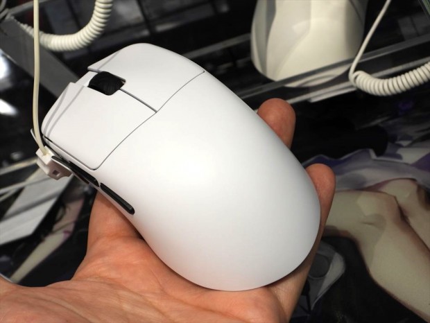「VARO V1」発売