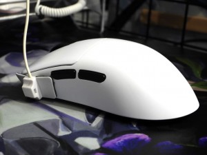 アキバ取材班) VARO初の軽量ゲーミングマウス「VARO V1」が発売、光学