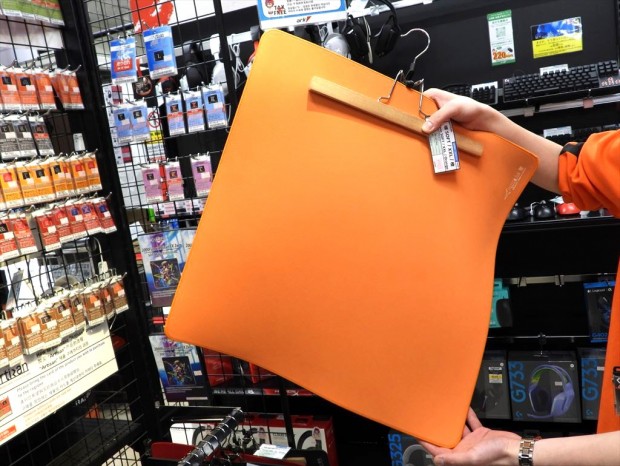 アキバ取材班) 数十枚を早くも販売、“TenZレッド”採用のARTISAN限定