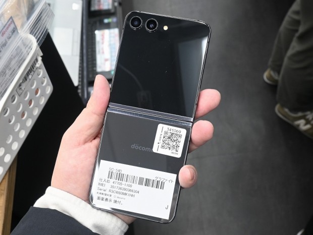 Galaxy Z Flip5 本体 ジャンク品 お買い得中古品情報) Snapdragon 8 Gen 2搭載の折りたたみスマホ