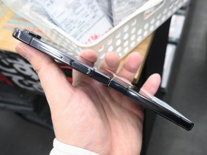 お買い得中古品情報) Snapdragon 8 Gen 2搭載の折りたたみスマホ