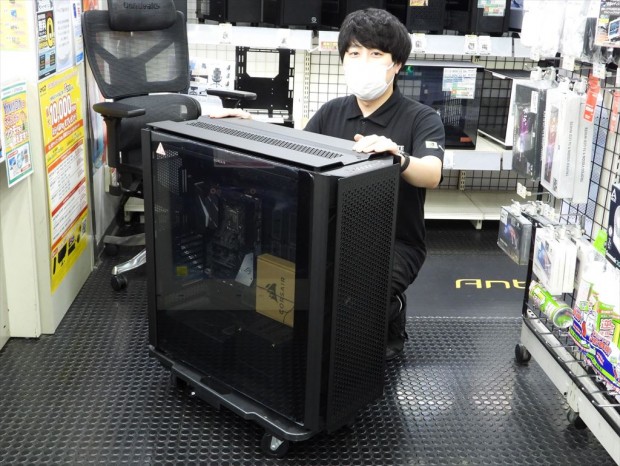 CORSAIR「iCUE LINK 9000D RGB AIRFLOW」展示中