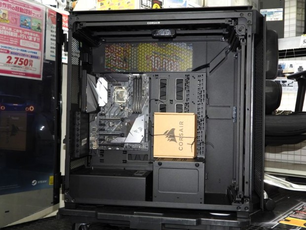 CORSAIR「iCUE LINK 9000D RGB AIRFLOW」展示中