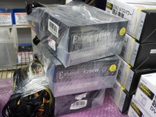 恒例のHDDや80Plus Platinum 1,200W電源のジャンク特価もあり