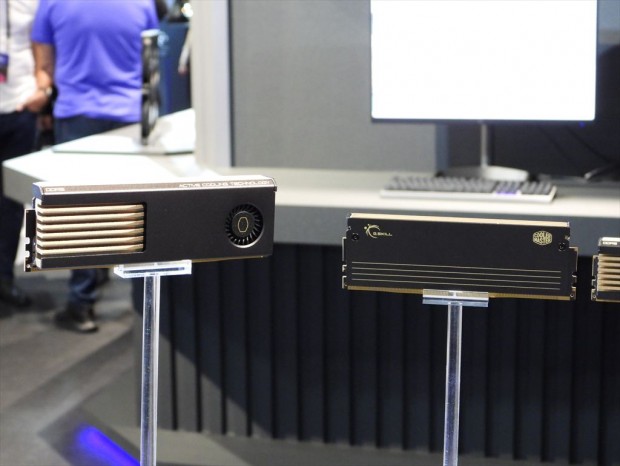 ファン内蔵DDR5メモリ「MasterDIMM」