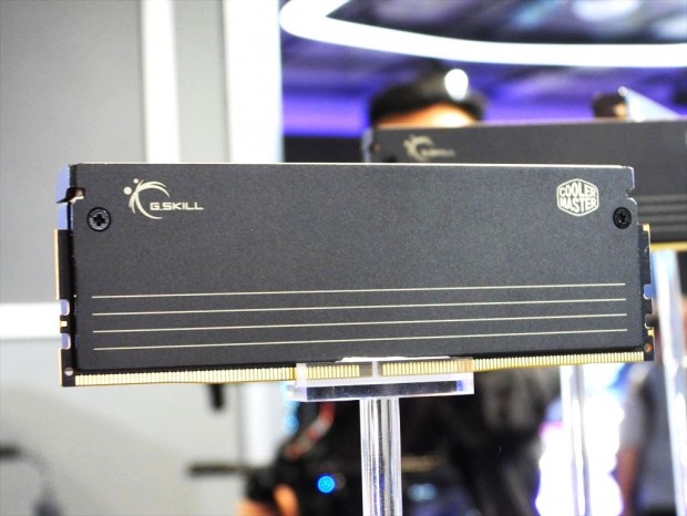 ファン内蔵DDR5メモリ「MasterDIMM」