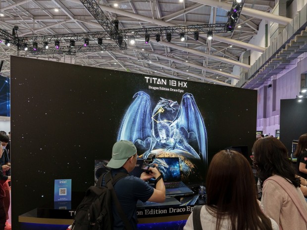 Titan 18 HX Dragon Edition Draco Epic