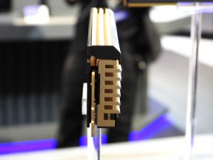ファン内蔵DDR5メモリ「MasterDIMM」