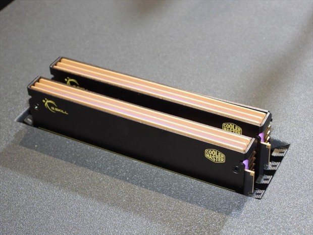 ファン内蔵DDR5メモリ「MasterDIMM」