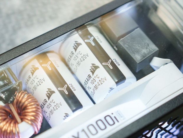 透明パネル採用の「HX1000i SHIFT CRYSTAL」