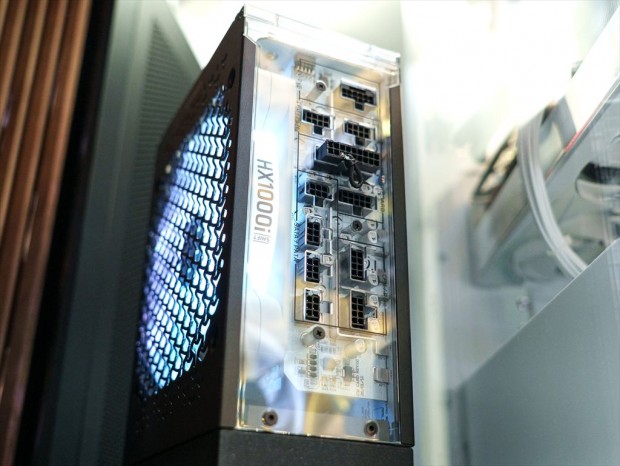 透明パネル採用の「HX1000i SHIFT CRYSTAL」