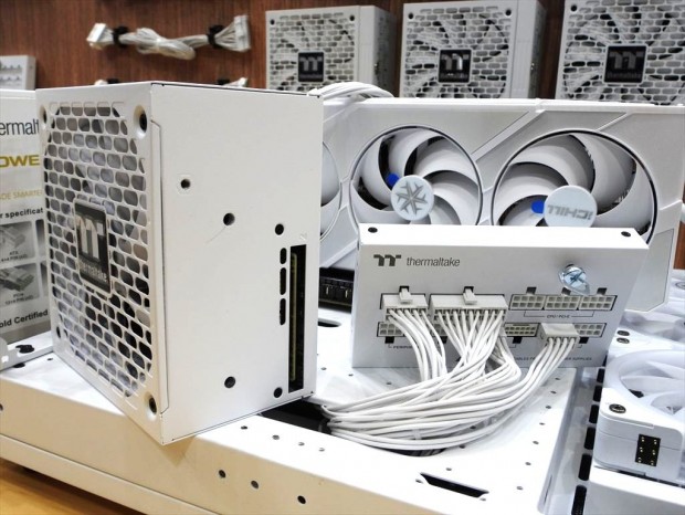 Thermaltake「DockPower FI」