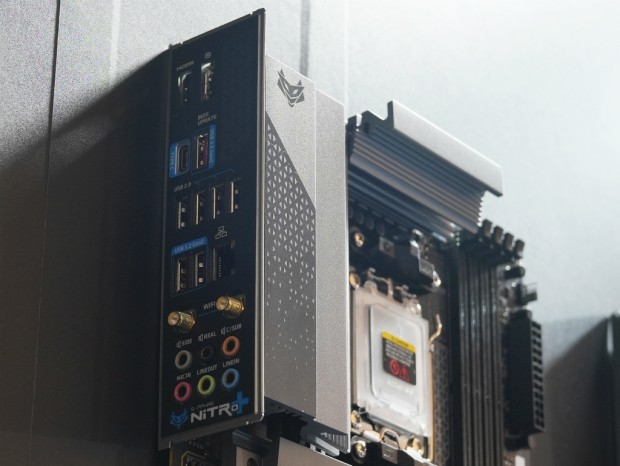NITRO+ B850A PHANTOM LINK WIFI 7
