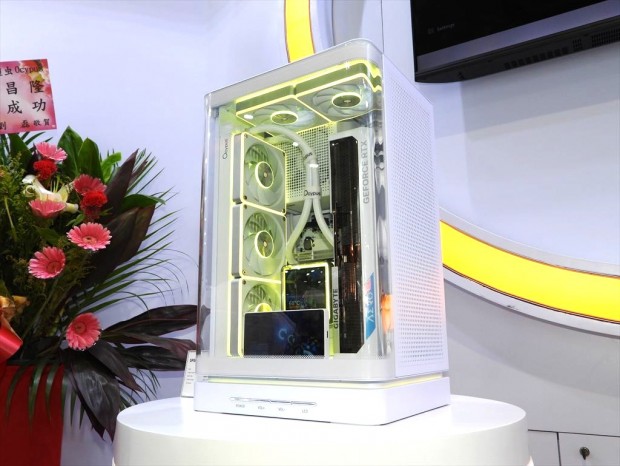 Ocypusの新作PCケース