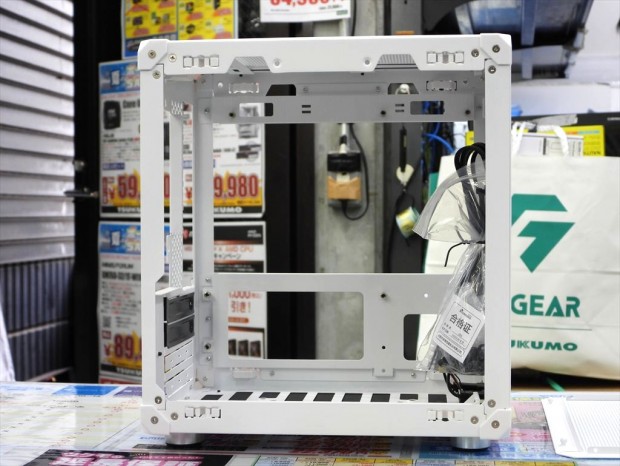 JONSBO「C6」が展示中