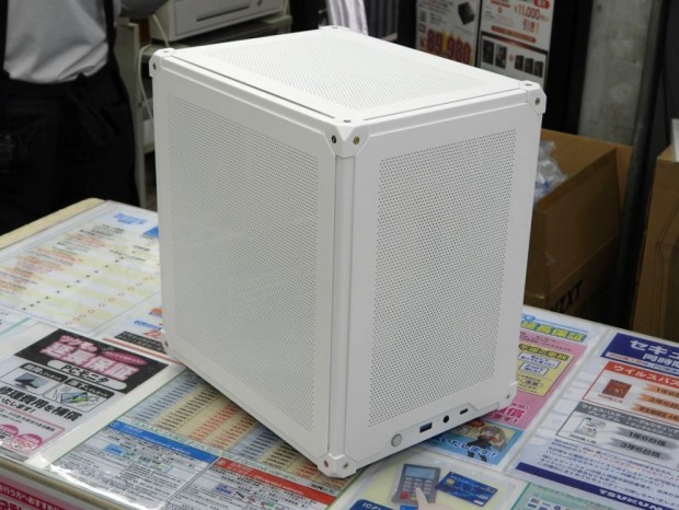 JONSBO「C6」が展示中