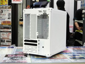 JONSBO「C6」が展示中