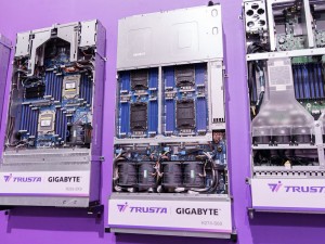 ADATAのCOMPUTEXブースレポート