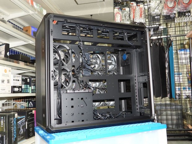 CPSの大型PCケース「SR700」が登場