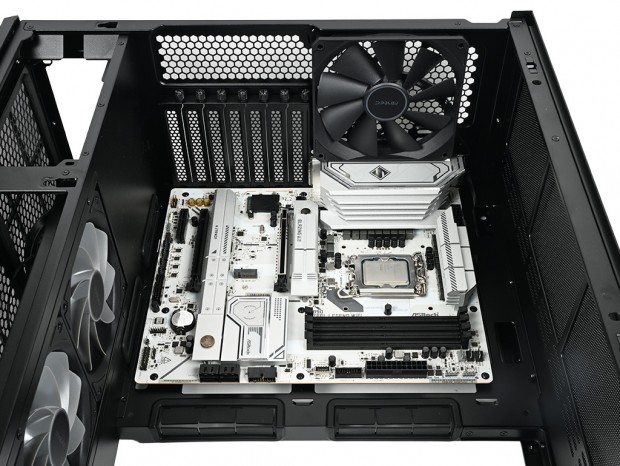 Antec「C6 Curve Air」