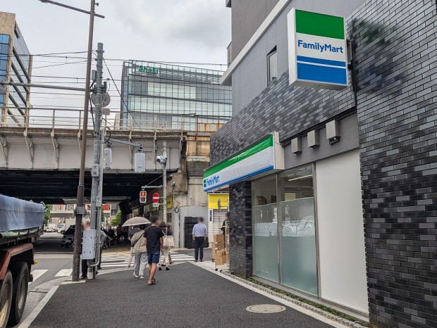 ファミリーマート 外神田四丁目蔵前橋通り店