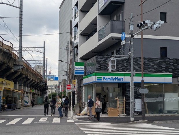 ファミリーマート 外神田四丁目蔵前橋通り店