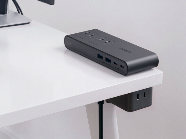 デスクに挟める70W給電対応の10-in-1電源タップ「Anker Nano Power Strip」