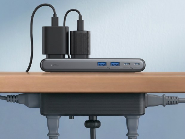 デスクに挟める70W給電対応の10-in-1電源タップ「Anker Nano Power Strip」