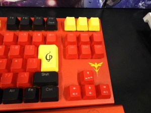 「νガンダム」「サザビー」仕様のREALFORCEキーボード