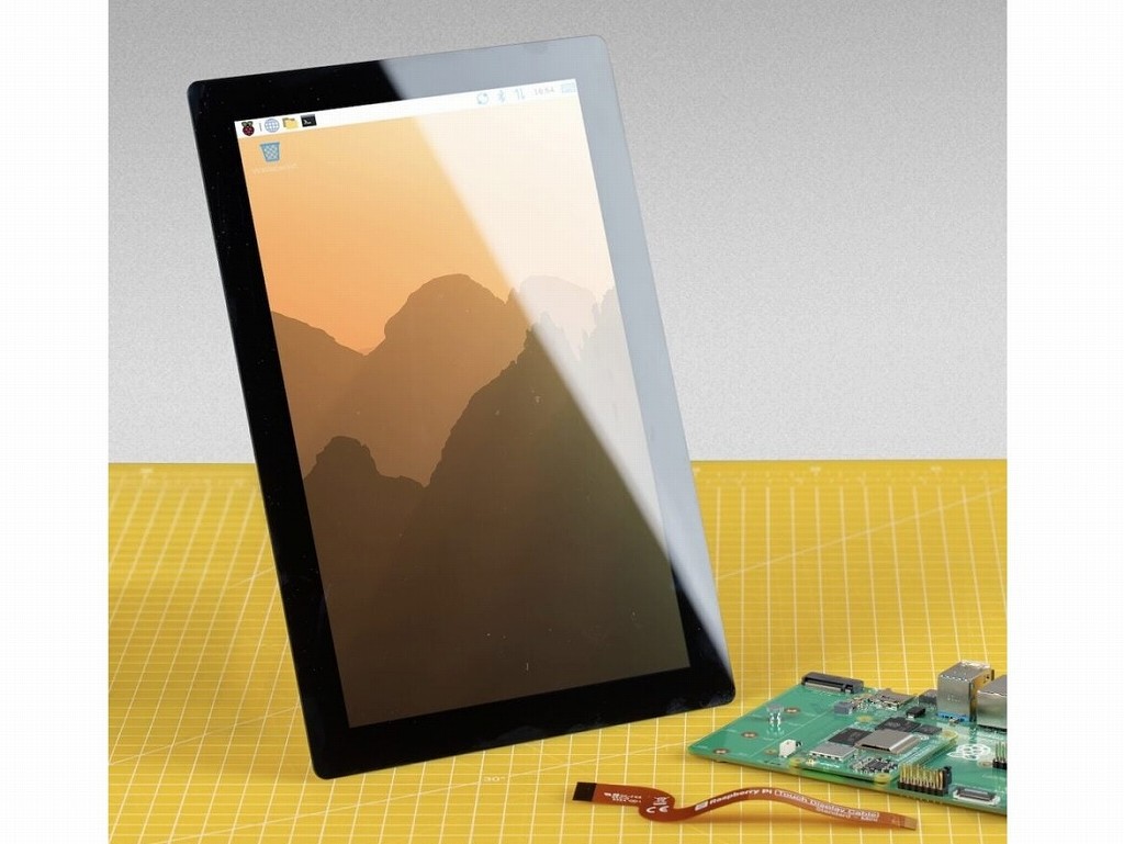 Raspberry Piと一体化できる専用タッチ液晶「Raspberry Pi Touch