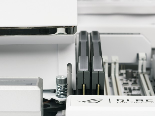 ROG Strix SLC IV 360 ARGB LCD White Edition