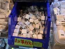 Apple純正風の充電器やケーブル、イヤホンのジャンクが大量入荷