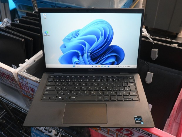 Latitude 7320
