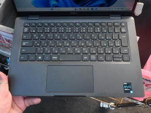 Latitude 7320