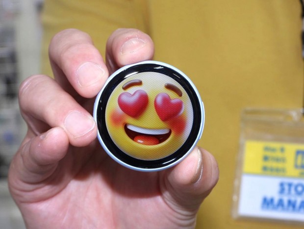 デジタル缶バッジ「Niji Badge Blue」をコレオシ