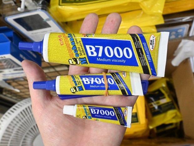 B7000