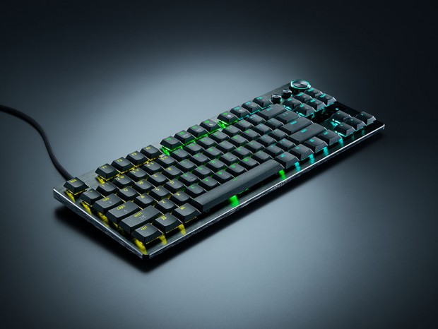 世界初の薄型アナログ光学式、Razerの8,000Hz対応TKLキーボード。日本では9月発売