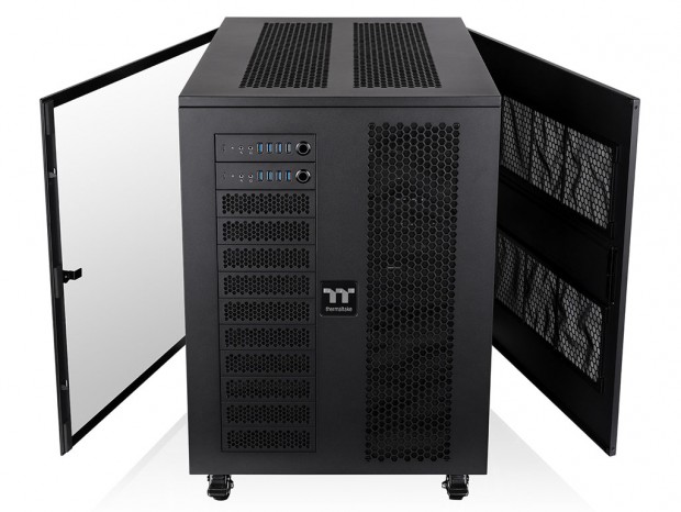 2台のPCを1台に収容できる巨大サーバーケース、Thermaltake「AX1000 TG」