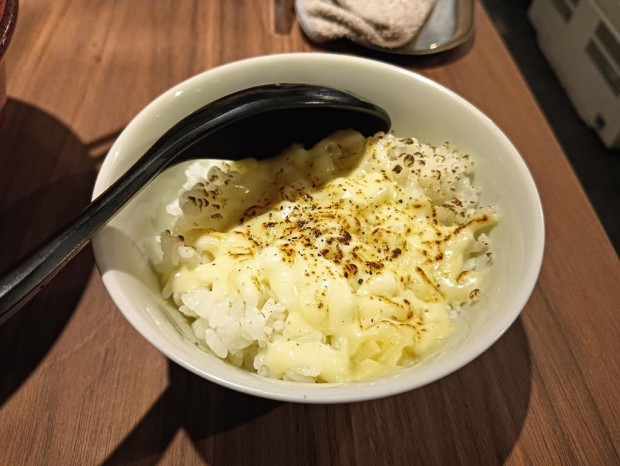 「御茶ノ水油そば するが」の「特製するがブラック油そば」