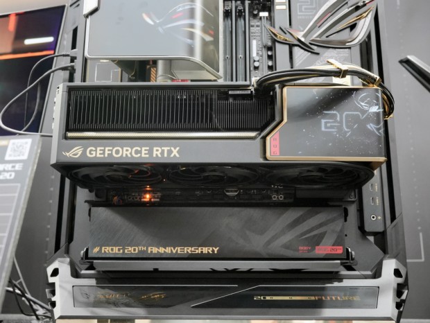 ROG 20周年記念モデル
