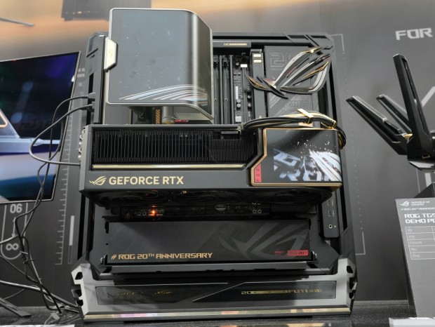 ROG 20周年記念モデル