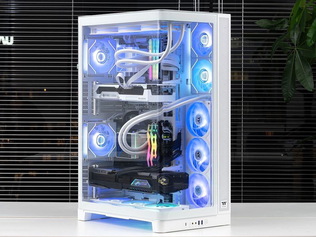 AMD＋Radeon、Intel＋GeForceを1台に詰め込むPCケース、Thermaltake