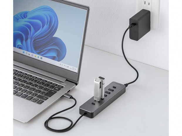 ノートPCに最大82W給電。サンワサプライがセルフパワーUSBハブ2機種を発売