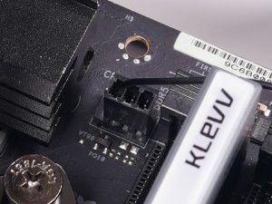iCUE LINK TITAN II 360 RX LCD