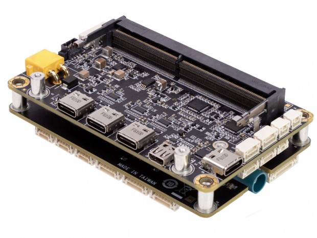 アバーメディア、NVIDIA Jetson Orin NX/Nano対応の小型エッジAI「D137 Lynx」発売